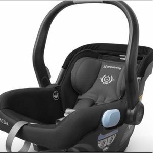 Uppababy Mesa infant car seat with base